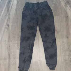 VISSLA youth medium Gray and charcoal tiedye jogger sweats
